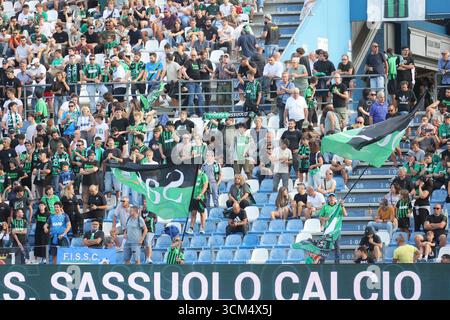 Reggio Emilia, Italien. September 2025. Fans von Sassuolo während des Fußballspiels der Serie A Unilive zwischen den USA Sassuolo und S.S. Lazio im Mapei-Stadion, Reggio Emilia, Norditalien, Montag, 14. September, 2025. Sport - Fußball - (Foto Michele Nucci Credit: LaPresse/Alamy Live News Stockfoto