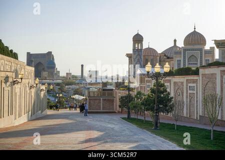 Hazrat-Khizr-Moschee und Islam-Karimov-Mausoleum in Samarkand, Usbekistan Stockfoto