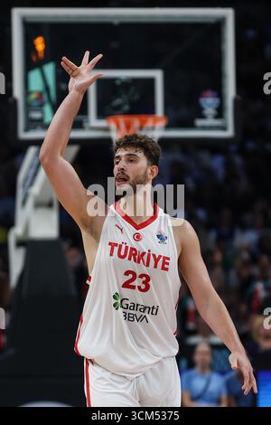 Riga, Lettland. September 2025. Der türkische Alperen Sengun während des Basketball-Endspiels der FIBA EuroBasket 2025 zwischen der Türkei und Deutschland am 14. September 2025. In Riga, Lettland. (Quelle: Pedja Milosavljevic/Alamy Live News Stockfoto