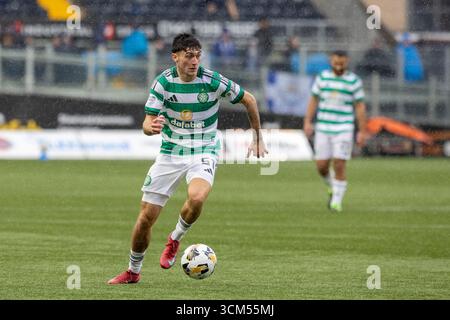 Kilmarnock, Großbritannien. Kilmarnock, Großbritannien. September 2025. Kilmarnock FC spielte Celtic FC im Rugby Park, Kilmarnock, Ayrshire, Schottland in einem William Hill Premiership Spiel. Das Finale war Kilmarnock 1:2 Celtic. Corby Donovan (C51) läuft mit dem Ball. Quelle: Findlay/Alamy Live News Stockfoto