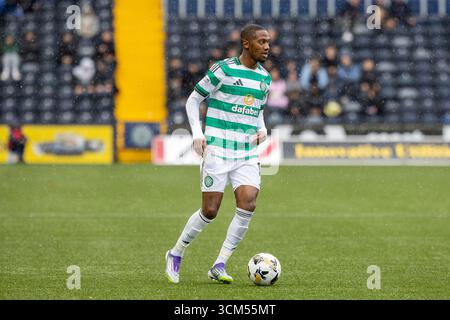 Kilmarnock, Großbritannien. Kilmarnock, Großbritannien. September 2025. Kilmarnock FC spielte Celtic FC im Rugby Park, Kilmarnock, Ayrshire, Schottland in einem William Hill Premiership Spiel. Das Finale war Kilmarnock 1:2 Celtic. Michel-Ange Balikwisha (C10) mit dem Ball.Credit: Findlay/Alamy Live News Stockfoto