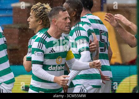 Kilmarnock, Großbritannien. Kilmarnock, Großbritannien. September 2025. Kilmarnock FC spielte Celtic FC im Rugby Park, Kilmarnock, Ayrshire, Schottland in einem William Hill Premiership Spiel. Das Finale war Kilmarnock 1:2 Celtic. Bild von Callum McGregors Reaktion auf Celtisches erstes Tor. Quelle: Findlay/Alamy Live News Stockfoto