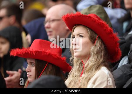 Bristol, Großbritannien. Sonntag, 14. September 2025. Fans im Stadion beim Spiel England Rugby (Red Roses) gegen Scotland Rugby im Ashton Gate Stadium. Quelle: Cat Goryn/Alamy Live News Stockfoto