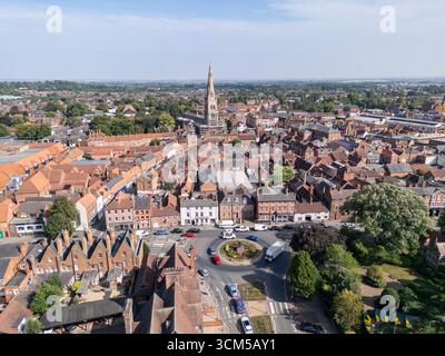 Aus der Vogelperspektive von Newark mit Blick nach Osten in Richtung St. Mary Magdalene Church, Newark-on-Trent, Nottinghamshire, Großbritannien. Stockfoto