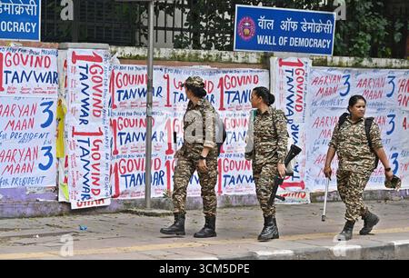 Neu-Delhi, Indien. September 2025. NEW DELHI, INDIEN - 14. SEPTEMBER: Sicherheitspersonal am North Campus Delhi University für die bevorstehende DUSU-Wahl am 14. September 2025 in New Delhi, Indien. (Foto: Sanjeev Verma/Hindustan Times/SIPA USA) Credit: SIPA USA/Alamy Live News Stockfoto