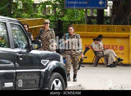 Neu-Delhi, Indien. September 2025. NEW DELHI, INDIEN - 14. SEPTEMBER: Sicherheitspersonal am North Campus Delhi University für die bevorstehende DUSU-Wahl am 14. September 2025 in New Delhi, Indien. (Foto: Sanjeev Verma/Hindustan Times/SIPA USA) Credit: SIPA USA/Alamy Live News Stockfoto