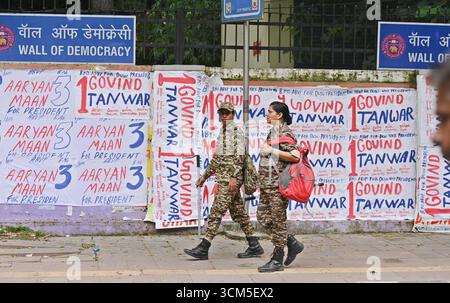 Neu-Delhi, Indien. September 2025. NEW DELHI, INDIEN - 14. SEPTEMBER: Sicherheitspersonal am North Campus Delhi University für die bevorstehende DUSU-Wahl am 14. September 2025 in New Delhi, Indien. (Foto: Sanjeev Verma/Hindustan Times/SIPA USA) Credit: SIPA USA/Alamy Live News Stockfoto