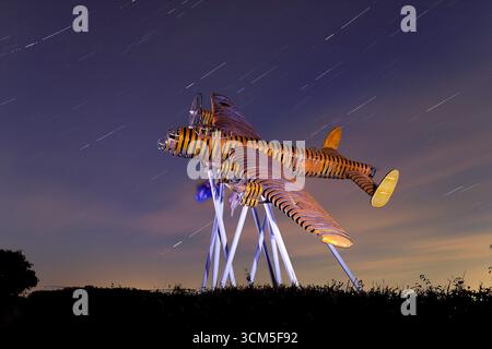 On Freedom's Wings ist eine Skulptur von Lancaster Bomber in Norton Disney in Lincolnshire, die vom Bomber County Gateway Trust geschaffen wurde Stockfoto