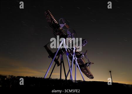 On Freedom's Wings ist eine Skulptur von Lancaster Bomber in Norton Disney in Lincolnshire, die vom Bomber County Gateway Trust geschaffen wurde Stockfoto