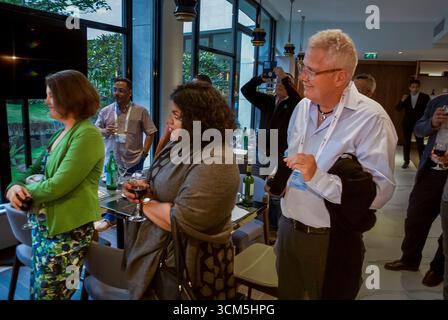 Paris, Frankreich, Group People, IAS Meeting, WHO startet PREP Implementation Tool, Bob Grant, Wissenschaftler für Infektionskrankheiten, San Francisco AIDS Clinic, Listening Stockfoto