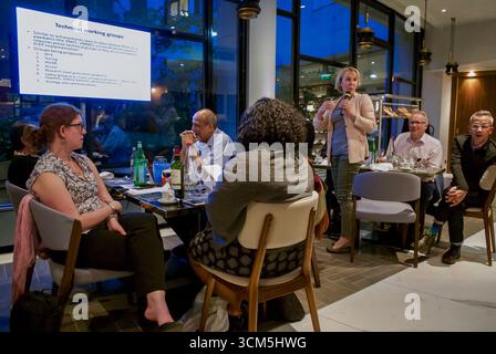 Paris, Frankreich, Group People, IAS Meeting, WHO launcht Prep Implementation Tool, WOMAN Speaking Stockfoto