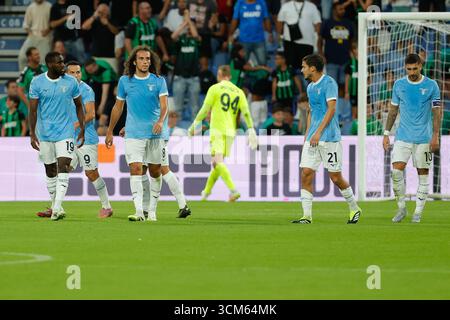 Reggio Emilia, Italien. September 2025. Lazio-Spieler waren enttäuscht über das Tor, das sie während des italienischen Fußballspiels der Serie A zwischen US-amerikanischem Sassuolo Calcio und SS Lazio im Mapei-Stadion erzielten. Endpunktzahl Sassuolo 1:0 SS Lazio Credit: SOPA Images Limited/Alamy Live News Stockfoto