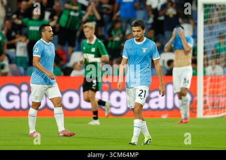 Reggio Emilia, Italien. September 2025. Lazio-Spieler waren enttäuscht über das Tor, das sie während des italienischen Fußballspiels der Serie A zwischen US-amerikanischem Sassuolo Calcio und SS Lazio im Mapei-Stadion erzielten. Endpunktzahl Sassuolo 1:0 SS Lazio Credit: SOPA Images Limited/Alamy Live News Stockfoto