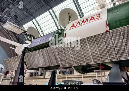 Das Andocken des Raumschiffs Sojus 7k-VI (Zvezda) und des Transpostenfahrzeugs Sojus 7K im Museum für Kosmonautik in Moskau: Moskau, Russland - Okt. Stockfoto
