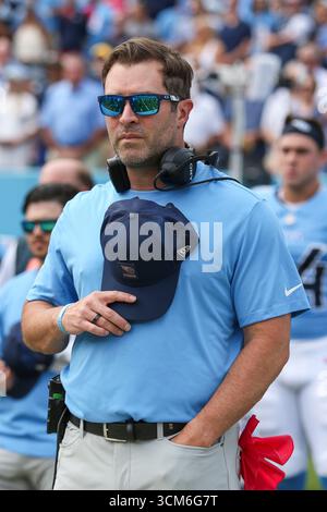 Nashville, USA. September 2025. Tennessee Titans Cheftrainer Brian Callahan vor dem Spiel gegen die Los Angeles Rams im Nissan Stadium in Nashville, Tennessee am 14. September 2025. (Foto: Kindell Buchanan/SIPA USA) Credit: SIPA USA/Alamy Live News Stockfoto