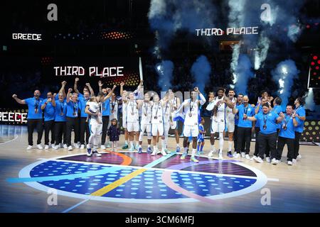 Riga, Lettland. September 2025. Das Team Griechenland feiert den Gewinn des Spiels der FIBA EuroBasket 2025 mit dem 3. Platz zwischen Griechenland und Finnland am 14. September 2025 in Riga, Lettland. Quelle: Edijs Palens/Xinhua/Alamy Live News Stockfoto