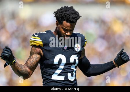 Pittsburgh, Pennsylvania, USA. September 2025. Pittsburgh Steelers Cornerback DARIUS SLAY (23), der vor dem NFL-Fußballspiel zwischen den Pittsburgh Steelers und den Seattle Seahawks in Pittsburgh, Pennsylvania, aufwärmte. (Kreditbild: © Brent Gudenschwager/ZUMA Press Wire) NUR REDAKTIONELLE VERWENDUNG! Nicht für kommerzielle ZWECKE! Quelle: ZUMA Press, Inc./Alamy Live News Stockfoto