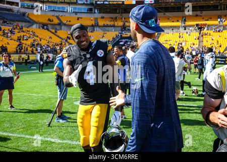 Pittsburgh, Pennsylvania, USA. September 2025. Pittsburgh Steelers Wide Receiver DK METCALF (4) nach dem NFL-Fußballspiel zwischen den Pittsburgh Steelers und den Seattle Seahawks in Pittsburgh, Pennsylvania. (Kreditbild: © Brent Gudenschwager/ZUMA Press Wire) NUR REDAKTIONELLE VERWENDUNG! Nicht für kommerzielle ZWECKE! Quelle: ZUMA Press, Inc./Alamy Live News Stockfoto