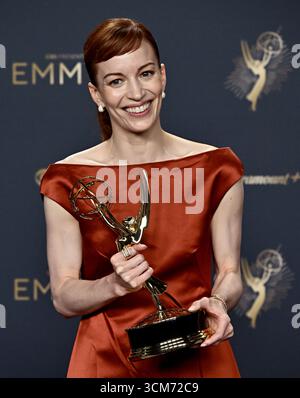 Los Angeles, USA. September 2025. Britt Lower im Pressesaal der 77. Primetime Emmy Awards, die am 14. September 2025 im Peacock Theater in Los Angeles stattfanden. © Starbuck/ Credit: AFF/Alamy Live News Stockfoto