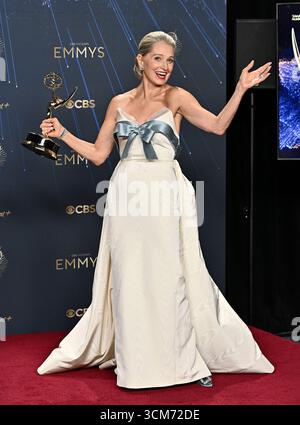 Los Angeles, USA. September 2025. Katherine LaNasa im Pressesaal der 77. Primetime Emmy Awards, die am 14. September 2025 im Peacock Theater in Los Angeles stattfanden. © Starbuck/ Credit: AFF/Alamy Live News Stockfoto