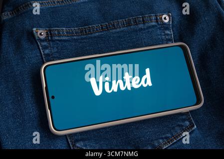 Vinted Mobile App, ein Portal für Gebrauchtbekleidung und Accessoires Stockfoto