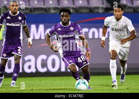 Tariq Lamptey von ACF Fiorentina in Aktion während des Fußballspiels der Serie A zwischen ACF Fiorentina und SSC Napoli im Artemio Franchi Stadion in Florenz (Italien), 13. September 2025. Stockfoto