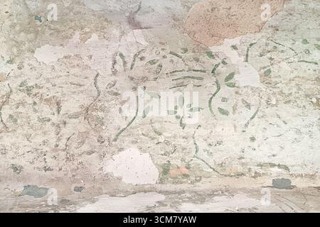 Hintergrund mit der Technik des geschlitzten Gips, Sgraffito. Die Oberfläche zeigt Spuren von Muster und Verschleiß, was einen rustikalen und Vintage-Look schafft. Stockfoto