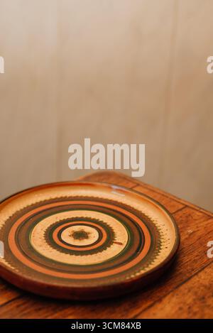 Keramikplatte mit Kreismuster. Hochwertige Fotos Stockfoto