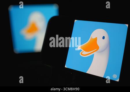 Roosendaal, Niederlande – 14. September 2025: Gerätescreen mit dem Firmenlogo von Aflac. Stockfoto