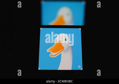 Roosendaal, Niederlande - 14. September 2025: Ein Mobiltelefon mit dem Firmenlogo von Aflac. Stockfoto