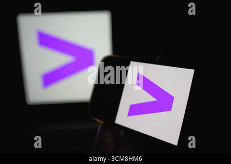 Roosendaal, Niederlande – 14. September 2025: Logo des Unternehmens Accenture auf der Smartphone-Schnittstelle. Stockfoto