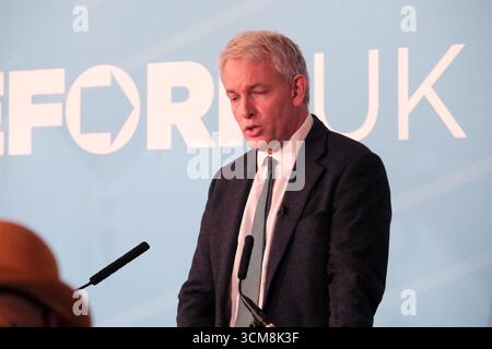 Green Park, London, Großbritannien. September 2025. Pressekonferenz der Reformpartei Großbritannien. Der konservative Abgeordnete Danny Kruger ist der erste sitzende konservative Abgeordnete, der sich zur britischen Reformpartei übergibt. Quelle: Matthew Chattle/Alamy Live News Stockfoto