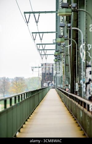 Kölner Südbrücke über den Rhein nach Köln-Deutz Stockfoto