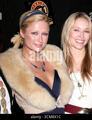 Paris Hilton bei der Special VIP Performance einer Theaterproduktion von 'Hedwig and the Angry Inch', präsentiert von Smashbox Cosmetics und dem Roxy Theater und gehalten im Roxy Theater - 03. April 2006 Stockfoto