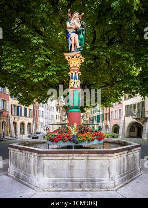 Engelsbrunnen in der Altstadt von Bienne, Kanton Bern, Schweiz Stockfoto
