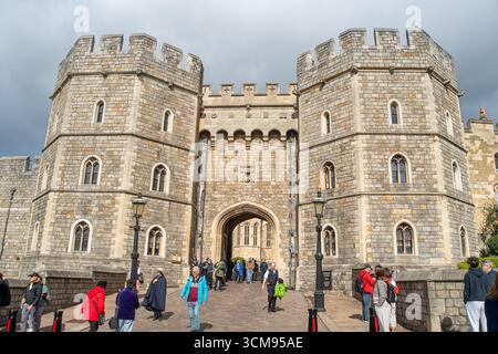 Windsor, Berkshire, Großbritannien. September 2025. Ein geschäftiger Tag in Windsor, da sich die königliche Stadt Windsor in Berkshire auf den Staatsbesuch des US-Präsidenten Donald Trump am Mittwoch dieser Woche vorbereitet. Quelle: Maureen McLean/Alamy Live News Stockfoto