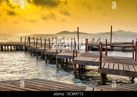 Balneario, Holzsteg, Punta Brava, Sonnenaufgang, El Carmoli, Mar Menor, autonome Region Murcia, Spanien, Stockfoto