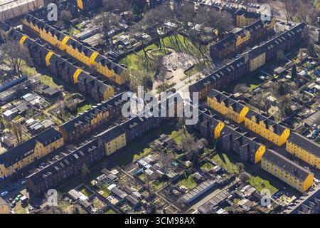 Luftansicht, Duisburger Jupp Kolonie, Arbeitersiedlung mit Reihenhäusern, Steigerstraße, Stollenstraße, Glueckaufstraße, gelbe Hausfassade Stockfoto