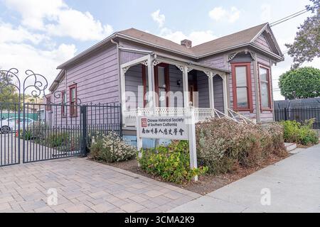Los Angeles, CA, USA – 10. September 2025: Außenansicht der Chinese Historical Society in Chinatown im Zentrum von Los Angeles, CA. Stockfoto