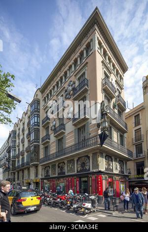 Drachenhaus auf der Rambla, Ramblas, Rambles, Fußgängerzone, Barcelona, Katalonien, Spanien, Europa, Stadtbesichtigung, Tourismus, Stadtbesichtigung Europa, Stadttourismus Stockfoto