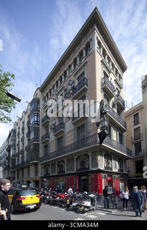 Drachenhaus auf der Rambla, Ramblas, Rambles, Fußgängerzone, Barcelona, Katalonien, Spanien, Europa, Stadtbesichtigung, Tourismus, Stadtbesichtigung Europa, Tourismusstadt Stockfoto