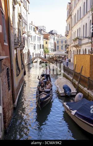 Venedig, Italien - 3. September 2025: Touristen in Venedig während des 82. Internationalen Filmfestivals von Venedig Stockfoto