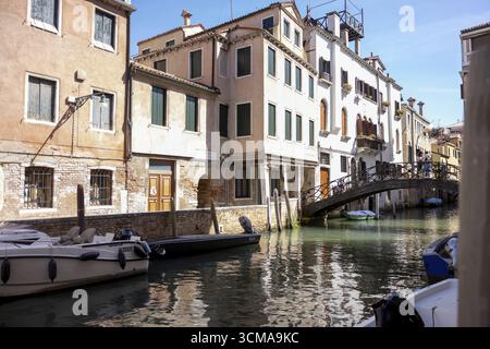 Venedig, Italien - 3. September 2025: Kanal in Venedig während des 82. Internationalen Filmfestivals von Venedig Stockfoto