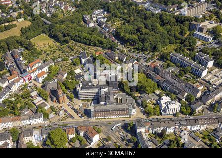 Luftaufnahme, Marienkrankenhaus Witten und Marienkirche mit Marienplatz, Sonnenschein, Witten, Ruhrgebiet, Nordrhein-Westfalen, Deutschland, Ort der Anbetung Stockfoto