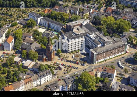 Luftaufnahme, Marienkrankenhaus Witten und Marienkirche mit Marienplatz, Sonnenschein, Witten, Ruhrgebiet, Nordrhein-Westfalen, Deutschland, Ort der Anbetung Stockfoto