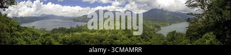 Lake Danau Buyan und Danau Tamblingan Lake, Landschaft, Panorama, Wolken, Dschungel, Banjar, Bali, Indonesien, Asien, Europa, Luftaufnahme, Vogelperspektive, Stockfoto