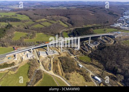 Autobahnbrücke Talbrücke Rinsdorf der A45 Sauerlandlinie, Baustelle und Neubau neben der Sprengbrücke, Rinsdorf, W Stockfoto