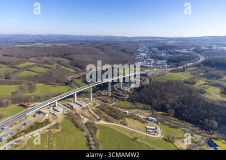 Autobahnbrücke Talbrücke Rinsdorf der A45 Sauerlandlinie, Baustelle und Neubau neben der Sprengbrücke, Rinsdorf, W Stockfoto