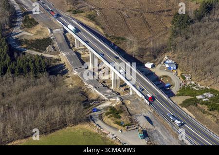 Autobahnbrücke Talbrücke Raelsbach der A45 Sauerlandlinie, Baustelle und Neubau neben der Sprengbrücke, Rinsdorf, Stockfoto