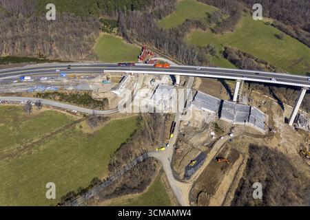 Autobahnbrücke Talbrücke Rinsdorf der A45 Sauerlandlinie, Baustelle und Neubau neben der Sprengbrücke, Rinsdorf, W Stockfoto